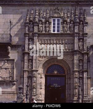 EGAS, ENRIQUE. ARQUITECTO ESPAÑOL. SIGLOS XV-XVI. FACHADA DEL ANTIGUO HOSPITAL DE LOS REYES CATOLICOS EN SANTIAGO DE COMPOSTELA.. HOY ES UN HOTEL. Banque D'Images