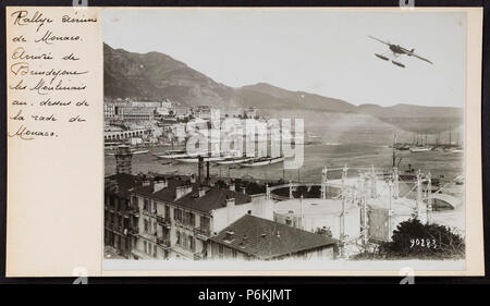 1914 - Rallye aérien de Monaco. Arrivée de Brindejonc des Moulinais au-dessus de la rade de Monaco. Banque D'Images