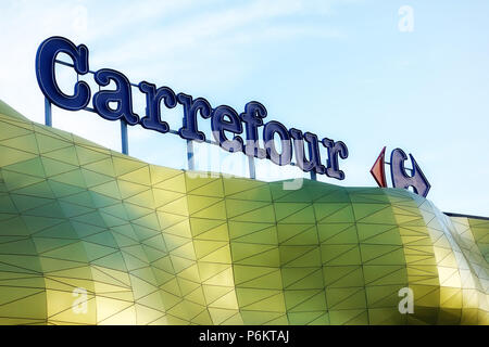 Logo magasin Carrefour international de la chaîne d'hypermarchés français Banque D'Images