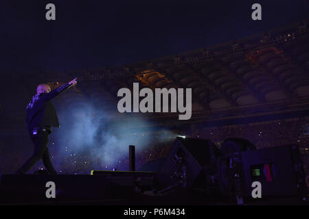 Rome, Italie. Jun 30, 2018. Giuliano Sangiorgi de Negramaro effectue live au Stadio Olimpico à Rome, Italie. Credit : Mariano Montella/Pacific Press/Alamy Live News Banque D'Images