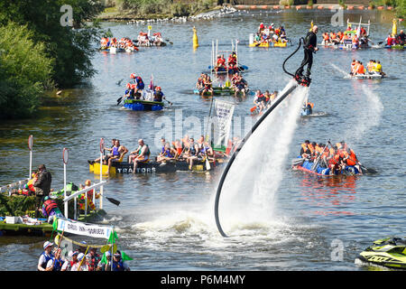 Chester, Royaume-Uni. 1er juillet 2018. Le radeau de bienfaisance annuel de la race sur la rivière Dee organisée par le Rotary Club. Crédit : Andrew Paterson/Alamy Live News Banque D'Images