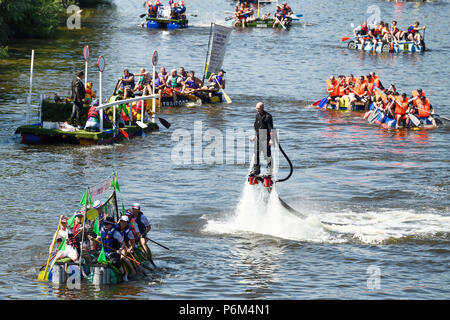 Chester, Royaume-Uni. 1er juillet 2018. Le radeau de bienfaisance annuel de la race sur la rivière Dee organisée par le Rotary Club. Crédit : Andrew Paterson/Alamy Live News Banque D'Images