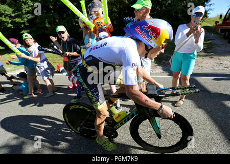 Hilpoltstein, Allemagne. 1er juillet 2018. Triathlète allemand Sebastian Kienle en action pendant la partie vélo du Triathlon DATEV Challenge Roth 2018. A la 17e occasion de l'événement, les participants ont à 3.8km de natation, 180km vélo et courir 42km. Crédit : Daniel Karmann/dpa/Alamy Live News Banque D'Images