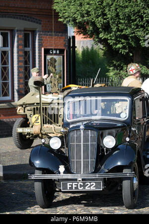 Kidderminster, UK. 1er juillet 2018. Un voyage dans le temps se poursuit à la Severn Valley Railway, tous impliqués en arrière vers les années 40. Les visiteurs et le personnel de mettre tout en œuvre pour assurer une guerre réaliste La Grande-Bretagne est vécu par tous sur ce patrimoine de la ligne de chemin de fer. Credit : Lee Hudson/Alamy Live News Banque D'Images