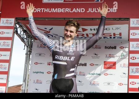 Northumberland, Royaume-Uni. 1er juillet 2018. Daniel Bingham de vélo de Ribble est couronné roi de la montagne dans la course élite hommes : Crédit Crédit : Dan Dan Cooke Cooke/Alamy Live News Banque D'Images