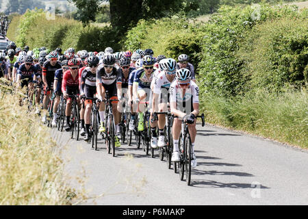 Northumberland, Royaume-Uni. 1er juillet 2018. Riders Chase le groupe de tête dans la course élite hommes : Crédit Crédit : Dan Dan Cooke Cooke/Alamy Live News Banque D'Images