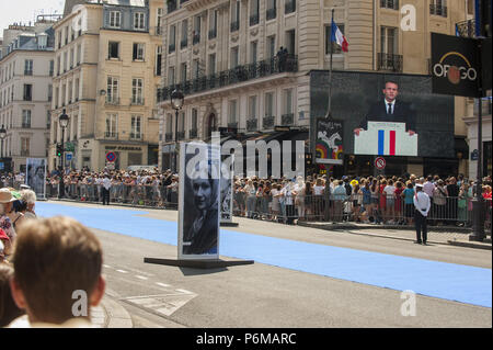 Paris, Ile de France, France. 1er juillet 2018. Un portrait de la personne décédée au cours de la cérémonie d'inhumation.cérémonie d'inhumation au Panthéon de l'ancien homme politique français, et survivant de l'Holocauste, Simone Veil et son mari Antoine Veil à Paris. L'ancien ministre de la santé, Simone Veil, qui est décédé le 30 juin 2017, devient président du Parlement européen et l'un des plus vénérés par les hommes politiques prônant la loi de 1975 légalisant l'avortement en France. Credit : Thierry Le Fouille/SOPA Images/ZUMA/Alamy Fil Live News Banque D'Images