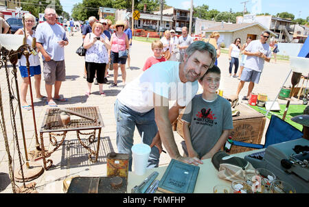 Le Claire, Iowa, États-Unis. 30 Juin, 2018. Mike Wolfe de l'History Channel's American Pickers au ''Kid Pickers'' événement dans le Claire, de l'Iowa Samedi 30 Juin, 2018. Crédit : Kevin E. Schmidt/ZUMA/Alamy Fil Live News Banque D'Images