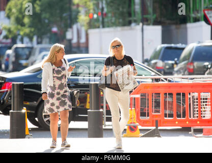 Le légendaire joueur de tennis féminin, Martina Navratilova, arrive à la BBC pour figurer sur "l'Andrew Marr Show'. Banque D'Images