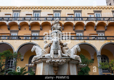 NAPLES , ITALIE LE 16/10/2016 Le cloître de San Gregorio Armeno, Naples Banque D'Images