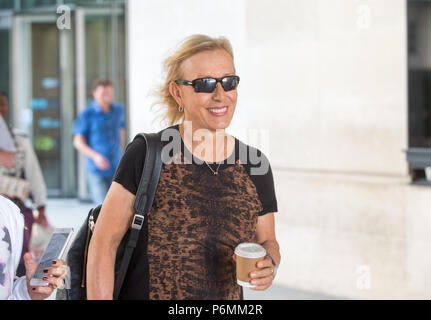 Le légendaire joueur de tennis féminin, Martina Navratilova, arrive à la BBC pour figurer sur "l'Andrew Marr Show'. Banque D'Images