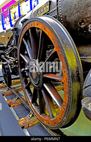 Discovery Museum Newcastle upon Tyne Stephensons Rocket détail des rayons de la roue en bois Banque D'Images