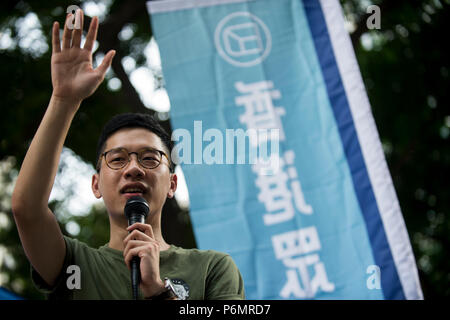 Une photo montrant le demosisto droit Nathan au cours d'une manifestation à Hong Kong, Chine. 1 juillet 2018 .Selon les organisateurs plus 50000 le prendre à la rue de Hong Kong à se joindre à la manifestation annuelle qui cette année marque la 21e année après la mise à disposition de l'autorité britannique en Chine . Chaque année, dix mille de prendre à la rue sur cette journée pour protester contre les problèmes dans l'élaboration des politiques des gouvernements, des représentants du gouvernement à des scandales et des problèmes de la vie quotidienne, ils sont express ici par le public de cette manifestation annuelle . (Photo de Vernon Yuen/Pacific Press) Banque D'Images