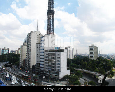 Trafic, avenues, Paulista, Consolation, Capitale, São Paulo, Brésil. Banque D'Images