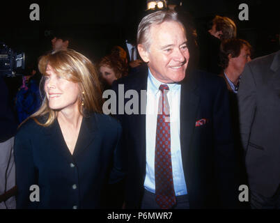 WESTWOOD, CA - 17 décembre : (L-R) Sissy Spacek actrice et l'acteur Jack Lemmon assister à la 'JFK' Westwood Création le 17 décembre 1991 au Mann Village Theater à Westwood, en Californie. Photo de Barry King/Alamy Stock Photo Banque D'Images