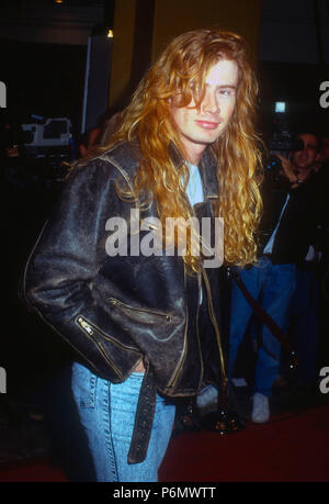 WESTWOOD, CA - le 17 décembre : Musicien Dave Mustaine de Megadeath assiste à la 'JFK' Westwood Création le 17 décembre 1991 au Mann Village Theater à Westwood, en Californie. Photo de Barry King/Alamy Stock Photo Banque D'Images