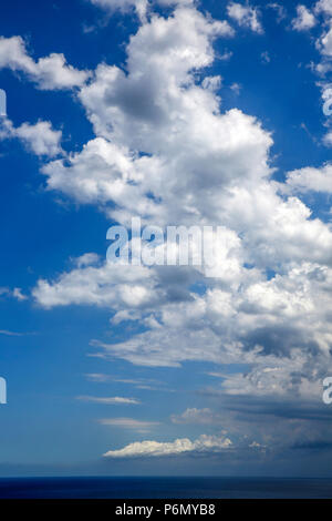 Ciel nuageux dans le Salento, en Italie. Banque D'Images