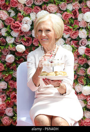 Marie Berry au plus grand Cath Kidston Cream Tea Party à l'Alexandra Palace, Londres pour célébrer leur 25e anniversaire. Banque D'Images