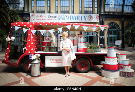 Marie Berry au plus grand Cath Kidston Cream Tea Party à l'Alexandra Palace, Londres pour célébrer leur 25e anniversaire. Banque D'Images