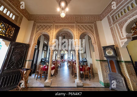 Vue de l'intérieur de l'Palacio de Valle, Valle's Palace, à Punta Gorda, Cienfuegos, Cuba. Banque D'Images