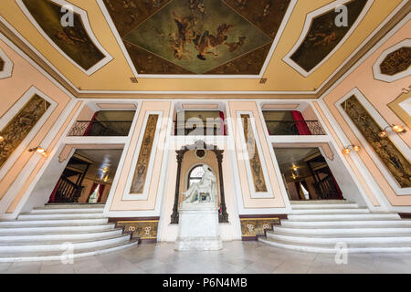 Vue de l'intérieur du Teatro Tomas Terry Terry TomaÌs, théâtre, ouvert en 1890 dans la ville de Cienfuegos, Cuba. Banque D'Images