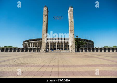 BERLIN, ALLEMAGNE, LE 8 MAI 2018 : l'Olympiastadion de Berlin, l'entrée Banque D'Images