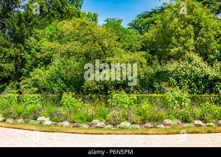 Parc de Bagatelle a été voté l'un des 10 plus beaux jardins au monde. Il est situé dans le Bois de Boulogne à Paris, France Banque D'Images