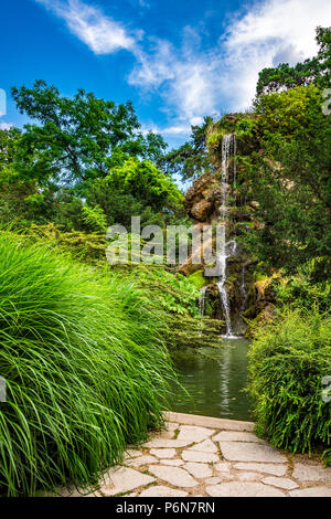 Parc de Bagatelle a été voté l'un des 10 plus beaux jardins au monde. Il est situé dans le Bois de Boulogne à Paris, France Banque D'Images