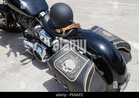 Casque sur moto Harley Davidson Banque D'Images