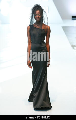 Londres, Royaume-Uni, août 2014 , Fyyfe a présenté sa nouvelle collection à la Fashion Week de Londres 2014 L'Afrique. Mariusz Goslicki/Alamy Banque D'Images