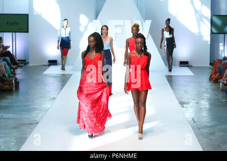 Londres, Royaume-Uni, août 2014 , Fyyfe a présenté sa nouvelle collection à la Fashion Week de Londres 2014 L'Afrique. Mariusz Goslicki/Alamy Banque D'Images