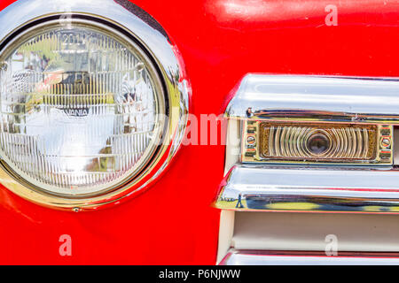 Profondeur de champ libre de l'ensemble des projecteurs des détails sur une camionnette Chevrolet 1950 3100. Banque D'Images