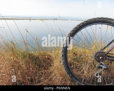 Randonnée à vélo en journée ensoleillée dans la lagune de Venise Banque D'Images