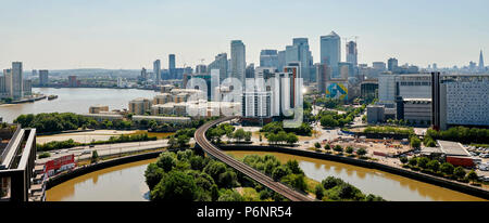 Canary Wharf et la Tamise à partir de l'Est, Londres, UK Banque D'Images