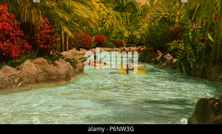 Lazy River dans le parc aquatique de l'île canarienne de Tenerife. Banque D'Images