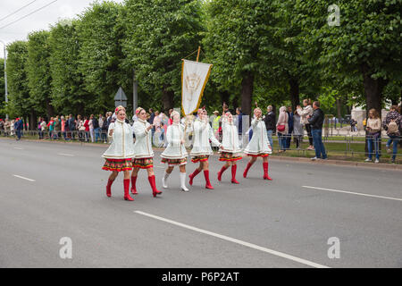 Riga, Lettonie. Festival Choral, chanteurs de rue, costume national et de la culture. Photo de voyage 2018. Banque D'Images