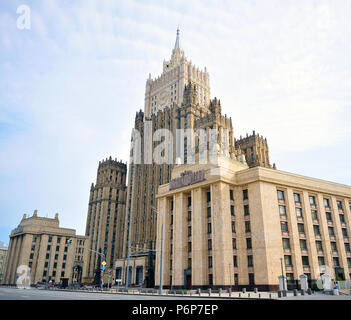 Moscou, Russie - 02 MAI : façade de bâtiment en style empire de Staline, Moscou, le 2 mai 2018. Banque D'Images