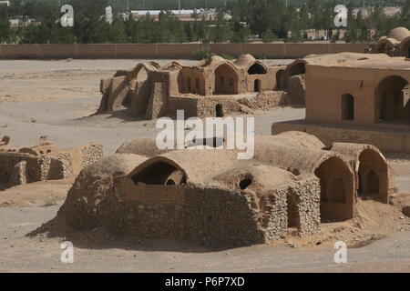 Au centre de l'Iran, Yazd, Zoroastrienne tours de silence complexe funéraire. Banque D'Images