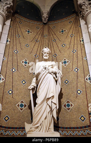 L'église catholique Saint-Pierre de Neuilly. Neuilly, France. Statue de Saint Joseph. Banque D'Images