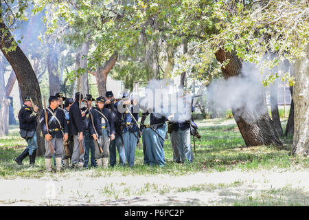 Merican reenactment Guerre civile est un effort pour recréer l'aspect d'une bataille ou d'un autre événement lié à la guerre civile américaine. Banque D'Images