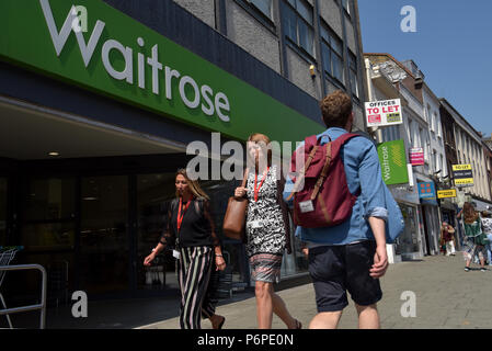 Supermarché Waitrose sur Camden Hight Street, au nord de Londres. Le John Lewis Partnership a annoncé qu'ils vendront cette boutique à Aldi Banque D'Images