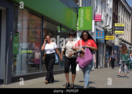 Supermarché Waitrose sur Camden Hight Street, au nord de Londres. Le John Lewis Partnership a annoncé qu'ils vendront cette boutique à Aldi Banque D'Images