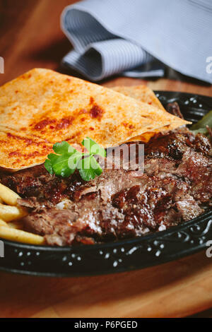Bain turc traditionnel kebab, iskender kebab. Banque D'Images