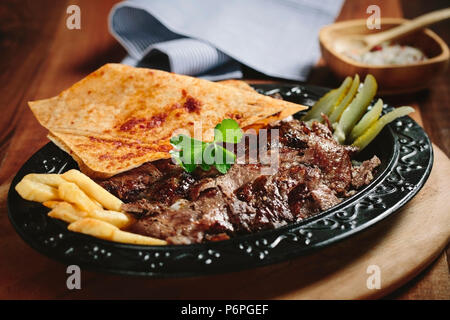 Bain turc traditionnel kebab, iskender kebab. Banque D'Images