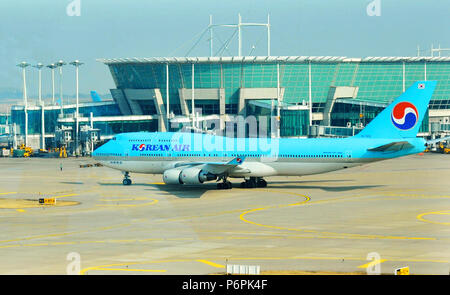 Boeing 747-400 de Korean Airlines, l'aéroport international d'Incheon, Séoul, en Koreaa Banque D'Images