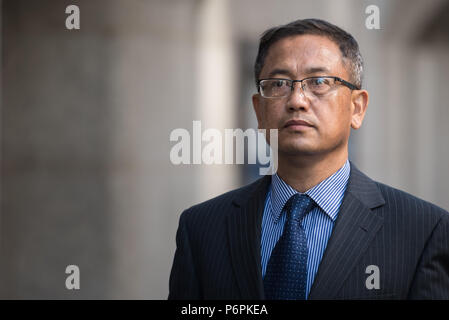 L'Old Bailey, London, UK. 6 juin, 2016. Une Népalaise le colonel accusé de deux chefs de la torture arrive à l'Old Bailey à Londres. Le Colonel Kumar La Banque D'Images