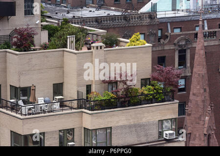 Jardins avec balcon sur le Midtown Manhattan Apartment Building, NYC, USA 2018 Banque D'Images