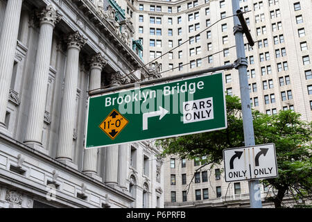 New York / USA - jun 20 2018 : Street sign et Manhattan Bureau du président et de vieux bâtiments dans le secteur du centre municipal de Lower Manhattan Banque D'Images