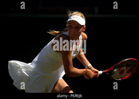 Londres, Angleterre, Juillet 2nd, 2018 : Wimbledon Tennis : Donna Vekic de Croatie au cours de sa première série de numéro 4 Sloane Stephens de semences aux États-Unis aujourd'hui à Wimbledon. Crédit : Adam Stoltman/Alamy Live News Banque D'Images