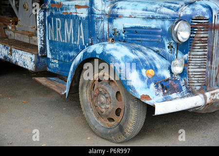 Les routes nationales et l'Association des automobilistes NRMA vintage dépanneuse sur l'affichage au Glen Innes chariot tracteur et afficher dans le nord de la Nouvelle-Galles du Sud Banque D'Images